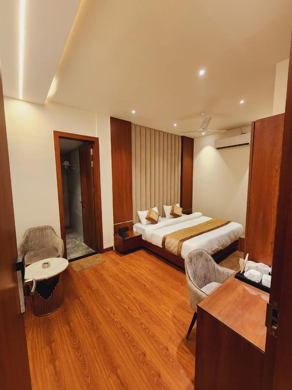 Shehnai Hotel And Banquet Hisār Exterior photo